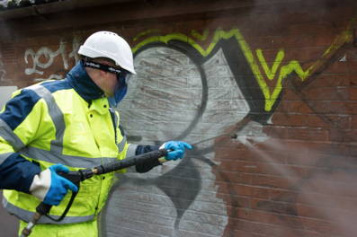 * 3M-Removing-the-graffiti.jpg