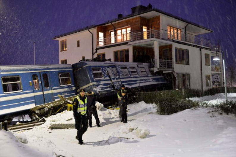 * Sweden-train_crash.jpg