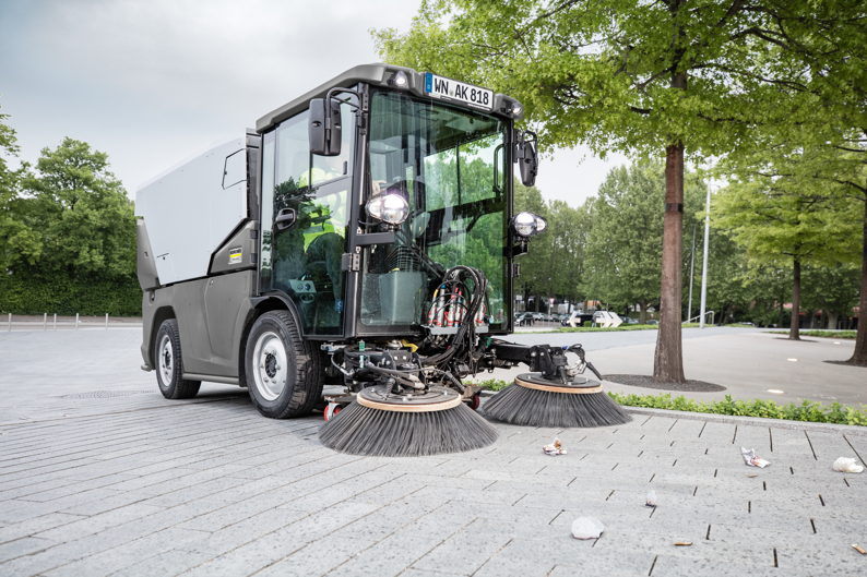 * Karcher-mc_250_sweeper.jpg